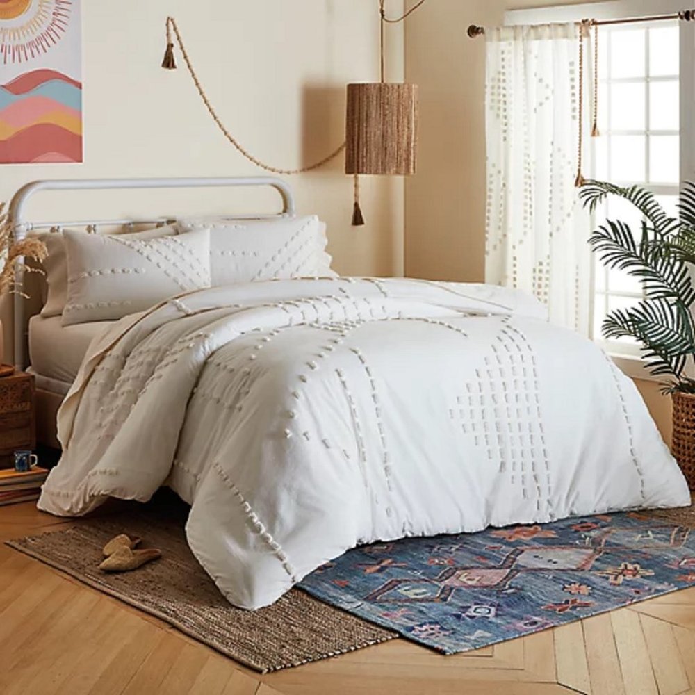 new 3-pc QUEEN Wild Sage Michaela Tufted Triangles Duvet Cover Set BRIGHT WHITE